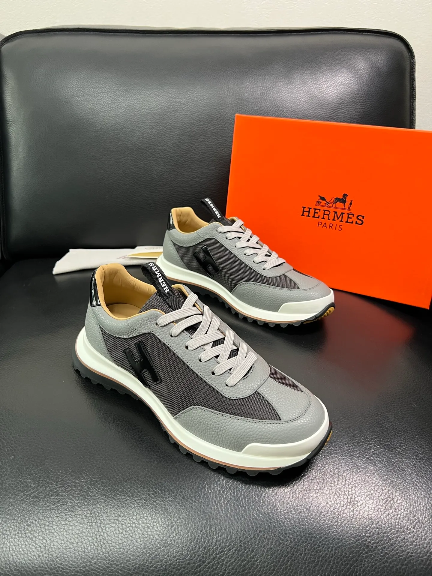 Men's shoes 💰800 Hermes top purchasing Hermes counters are on sale at the same time with original factory configuration, original cowhide imported from Italy and mesh fabric, high-quality splicing technology, fully imported water-dyed cowhide lining, soles: original soles specially provided by the original factory are super comfortable, the original factory follows the order and high quality, you can enter and exit the counter at will, you are welcome to compare and synchronize with the counter, code number 39-44 (customized 38 45) 85863